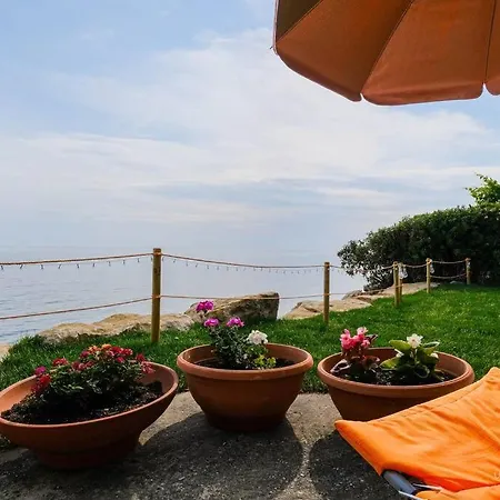 Sea The Day Beachfront 3-bdrm House,