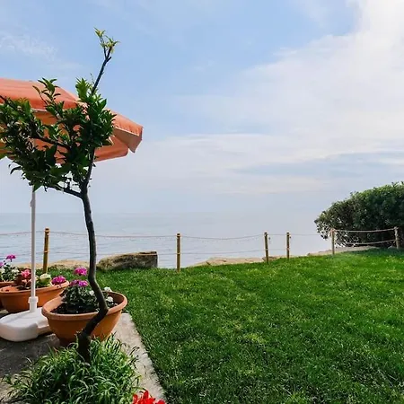 Sea The Day Beachfront 3-bdrm House, Apartmán *