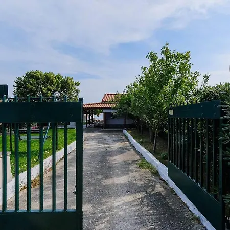 Sea The Day Beachfront 3-bdrm House,