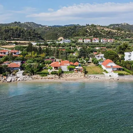 Sea The Day Beachfront 3-bdrm House,