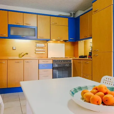 Sea The Day Beachfront 3-bdrm House, نيا سكيوني