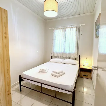 Sea The Day Beachfront 3-bdrm House, * نيا سكيوني
